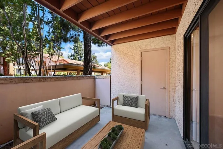 https://zimg.paragon.ice.com/ParagonImages/Property/PA/SDMLS/-521926/16/533/400/aaecff2fdcbaeb5bd527221cbedca644/3/c28b0bb0c8d6a3bcfa93fa17a264f73e/-521926-c3d4b905-2ae0-48e8-937e-481dac60981a.JPG