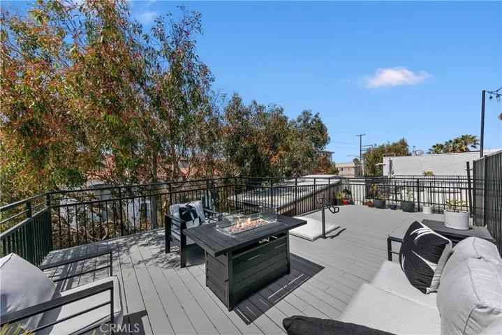 Private rooftop deck!