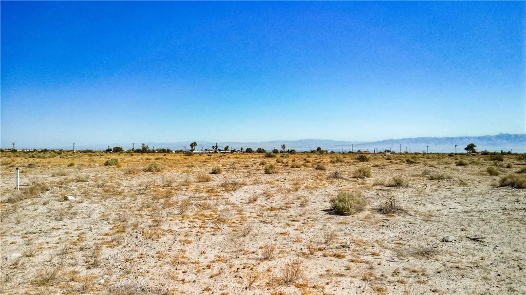 2711 Twin Lakes Avenue, Thermal, California 92274 — photo 4