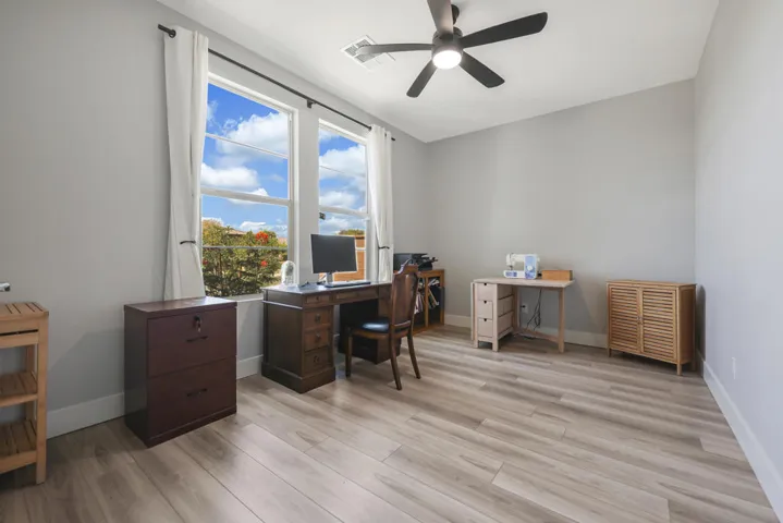 Den / flex room