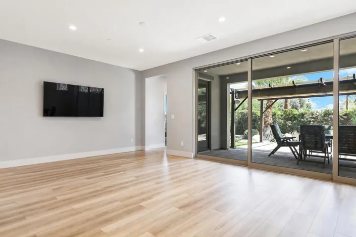 Living room / 3 way sliders