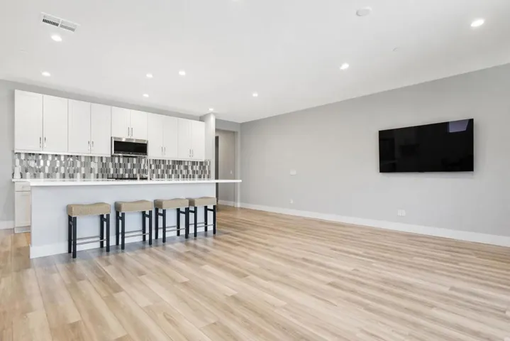 Living / Kitchen