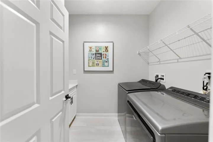 Laundry room with sink