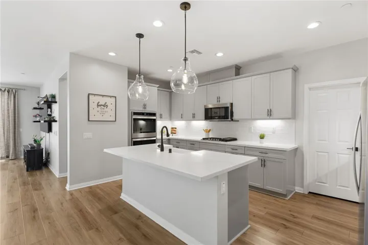 29050 Golden Sunset, Winchester, California 92596