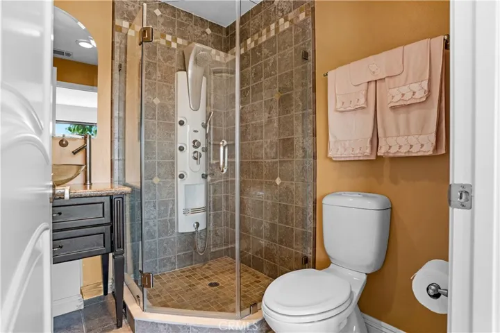 Ensuite to Bedroom