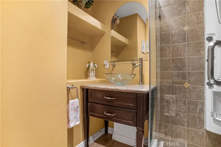 Ensuite Bath to Bedroom