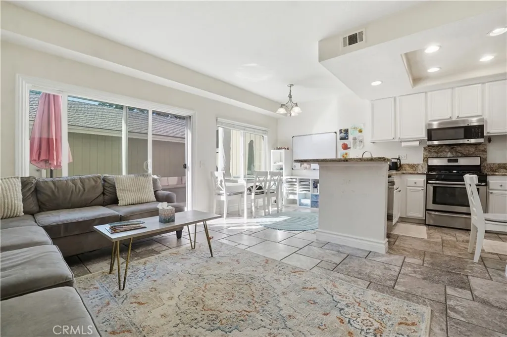 Come and take a look at 48 Monroe, a wonderful 3 bedroom condo in Irvine!