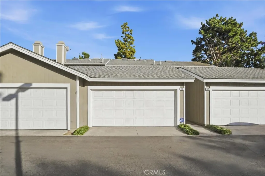 Come and take a look at 48 Monroe, a wonderful 3 bedroom condo in Irvine!