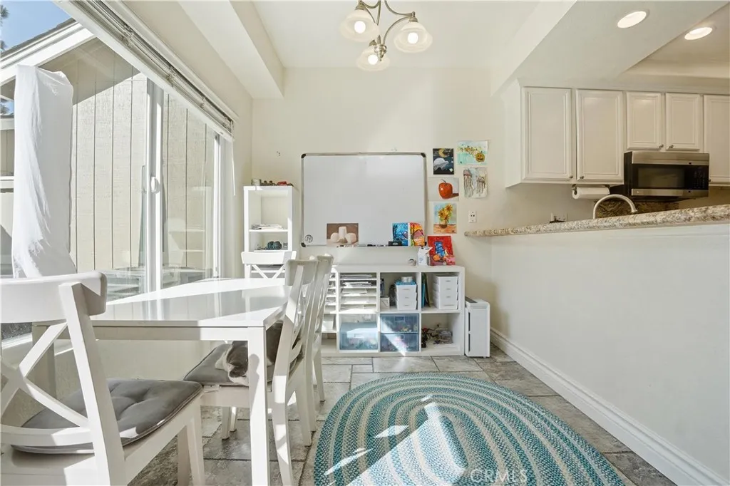 Come and take a look at 48 Monroe, a wonderful 3 bedroom condo in Irvine!