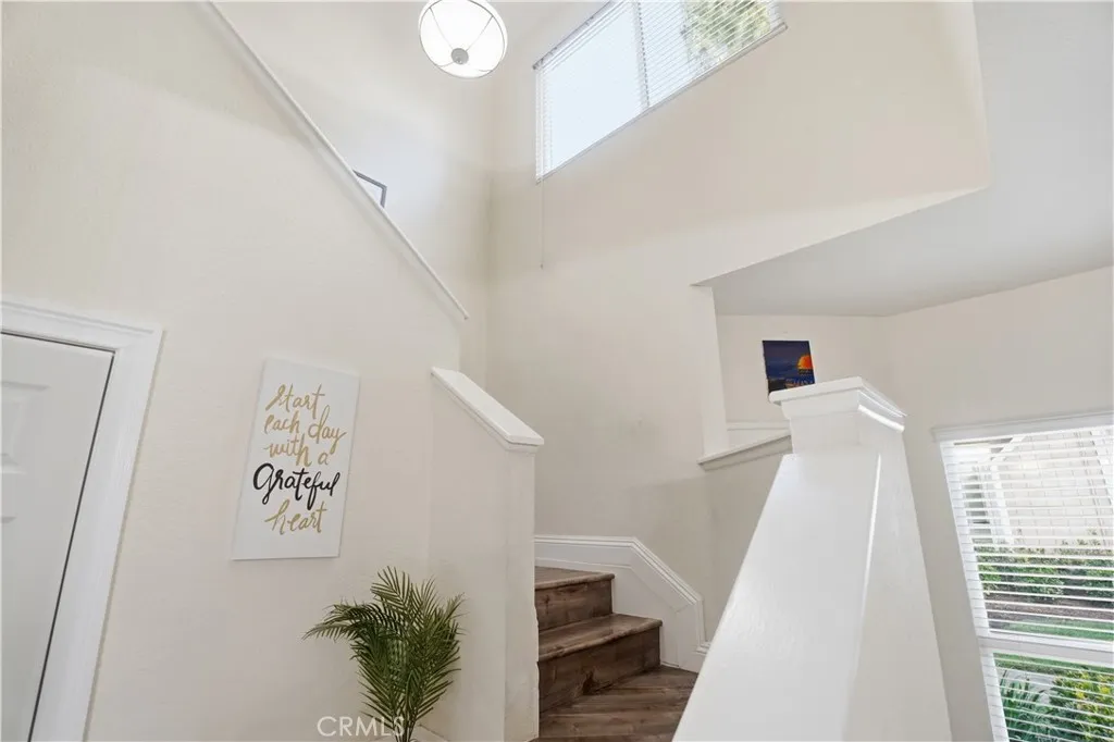 Come and take a look at 48 Monroe, a wonderful 3 bedroom condo in Irvine!
