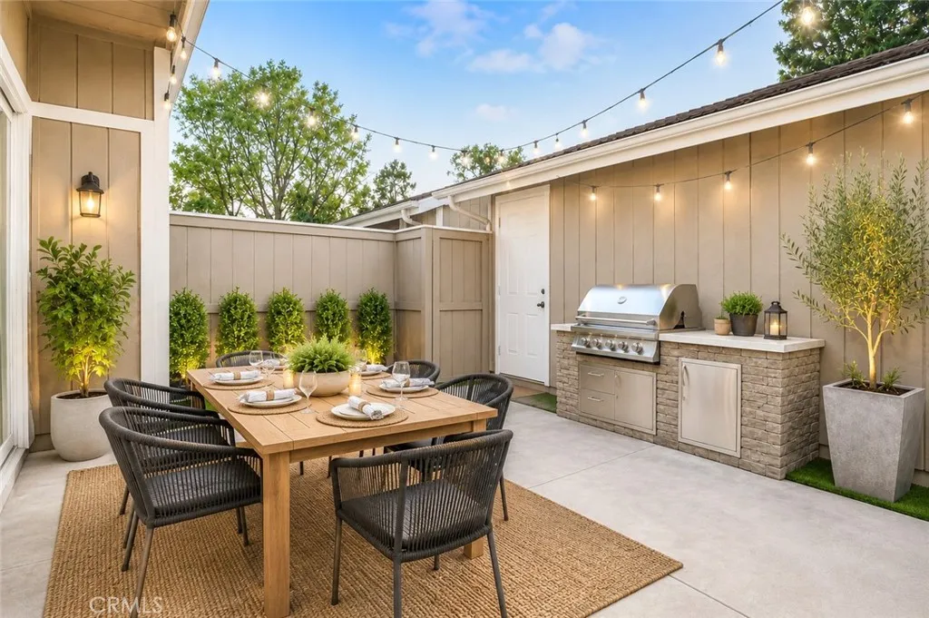 Talk about an inviting space! Here's a virtually staged photo at 48 Monroe.