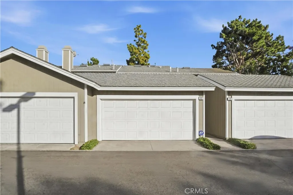 Come and take a look at 48 Monroe, a wonderful 3 bedroom condo in Irvine!