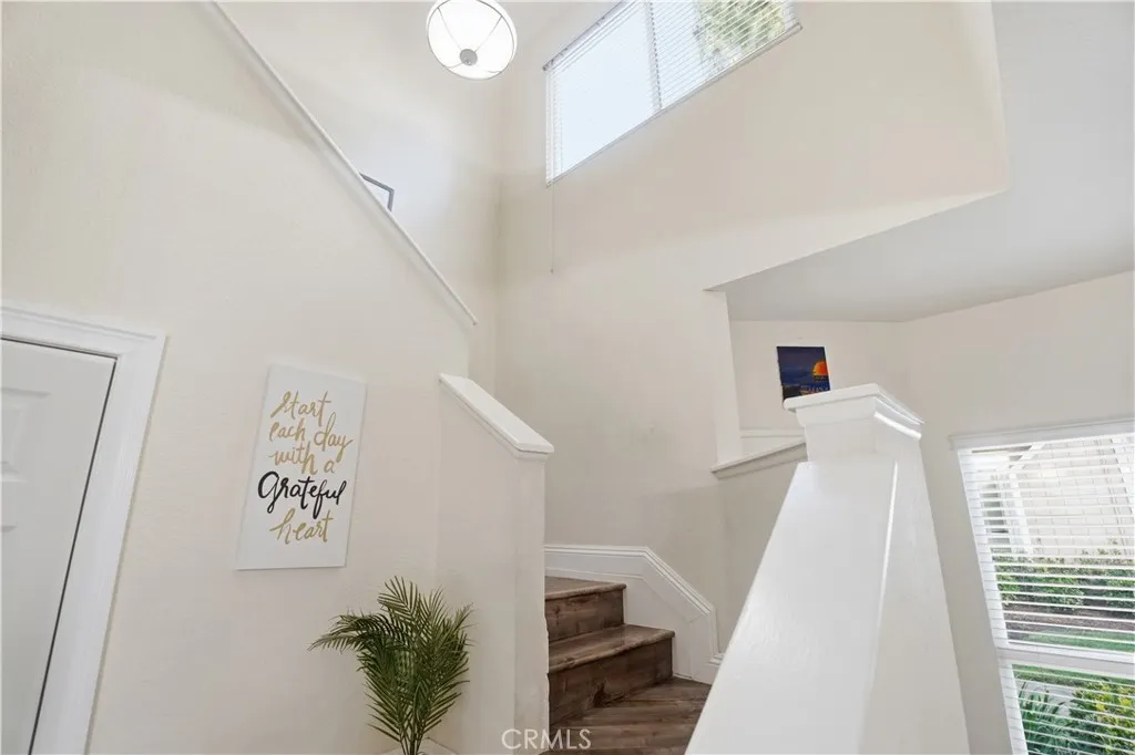 Come and take a look at 48 Monroe, a wonderful 3 bedroom condo in Irvine!