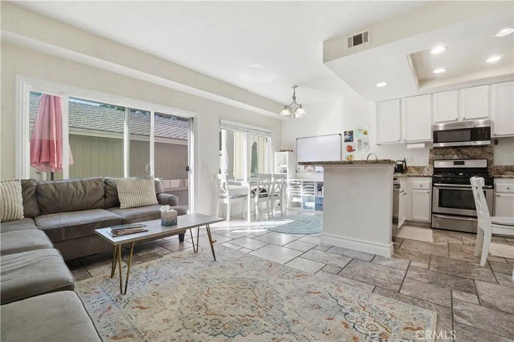 Come and take a look at 48 Monroe, a wonderful 3 bedroom condo in Irvine!