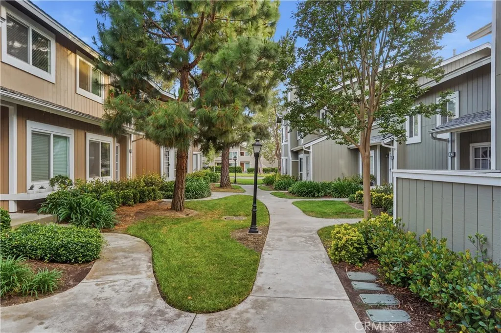 Come and take a look at 48 Monroe, a wonderful 3 bedroom condo in Irvine!