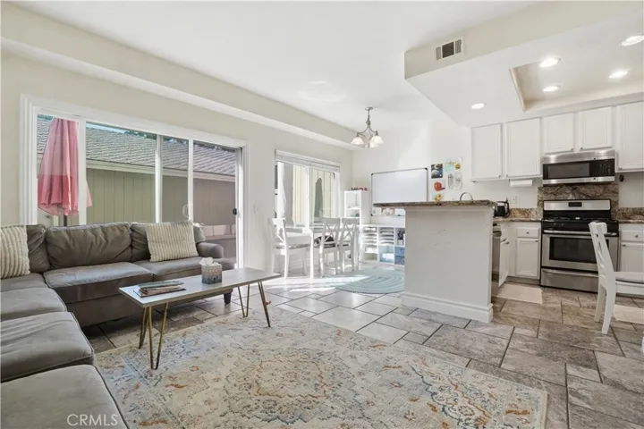 Come and take a look at 48 Monroe, a wonderful 3 bedroom condo in Irvine!