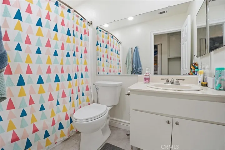 Upstairs shared full bathroom.