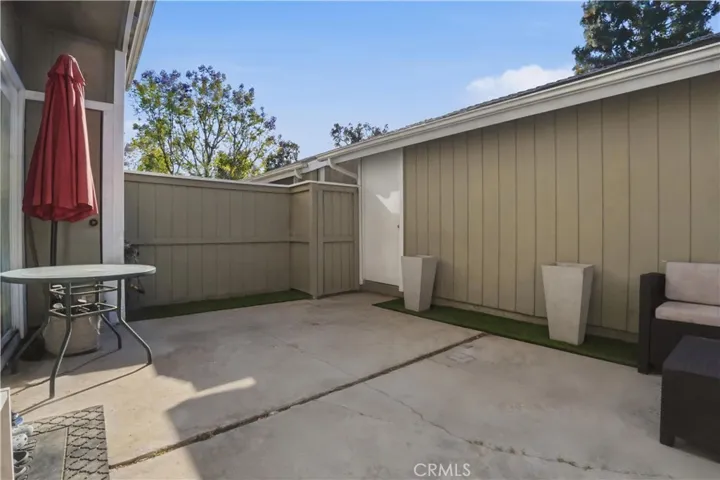Come and take a look at 48 Monroe, a wonderful 3 bedroom condo in Irvine!