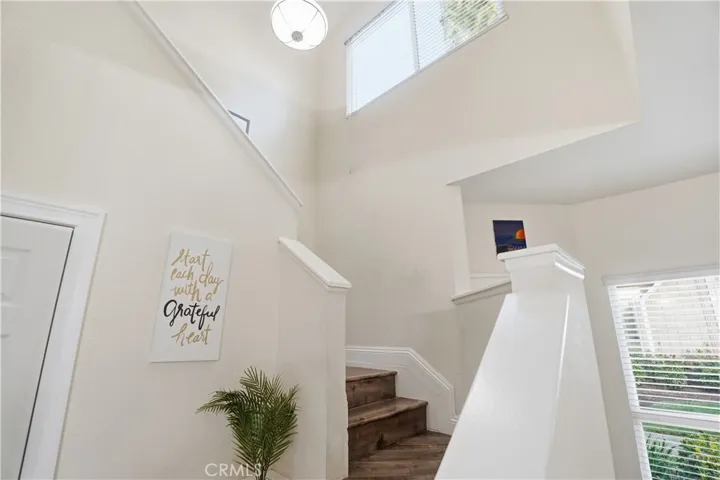 Come and take a look at 48 Monroe, a wonderful 3 bedroom condo in Irvine!