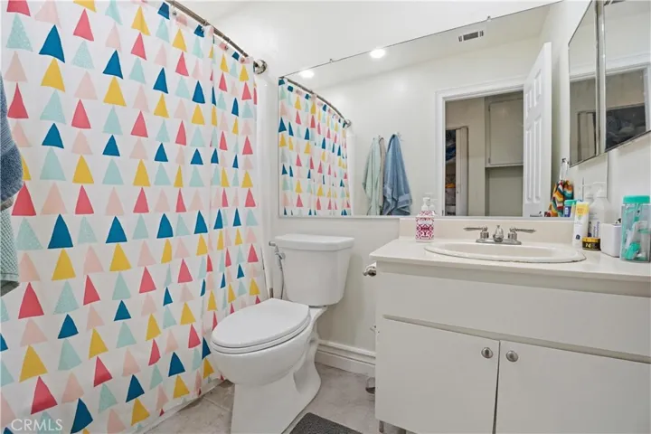 Upstairs shared full bathroom.