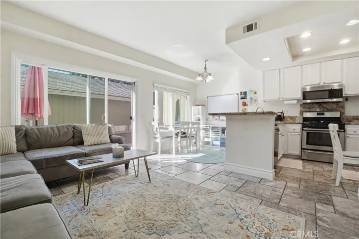 Come and take a look at 48 Monroe, a wonderful 3 bedroom condo in Irvine!