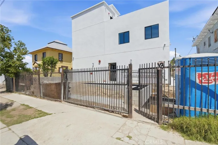 1009 E 29th Street, Los Angeles, California 90011