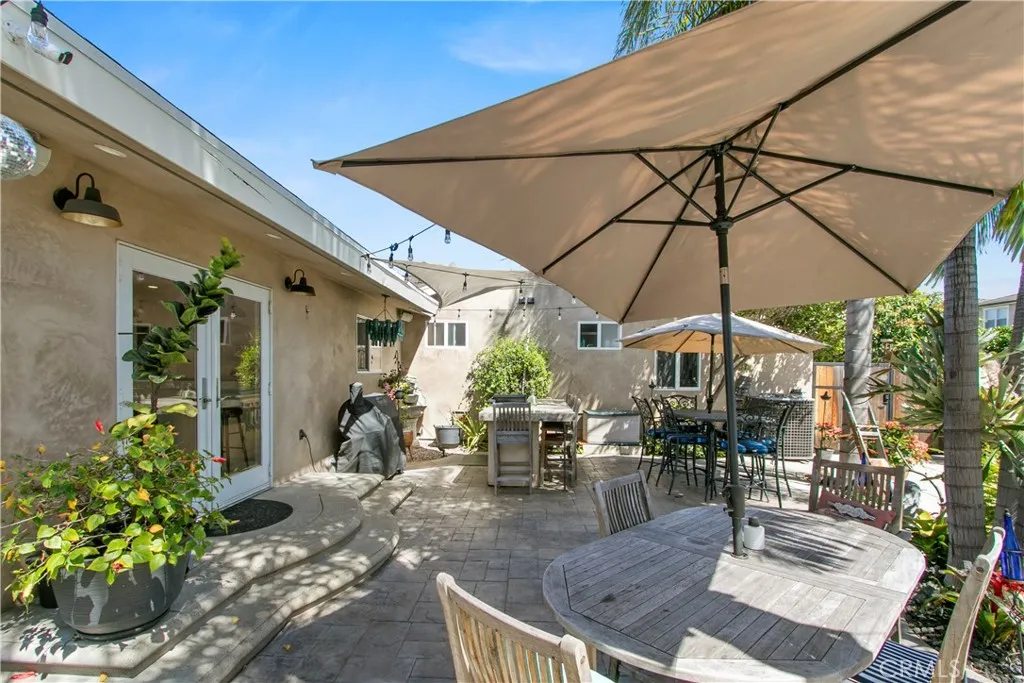 Grill and Bar + barstools