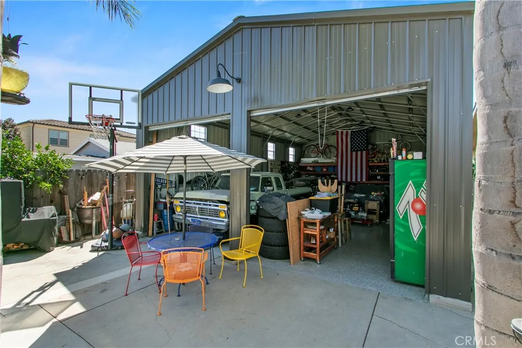 4-car garage