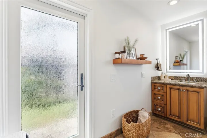 Primary bath door to backyward