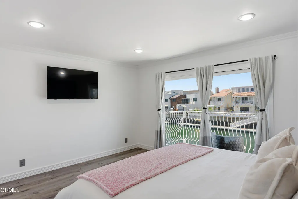 2355 peninsula Oxnard  MLS-26