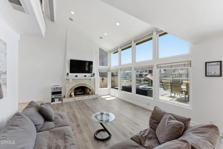 2355 peninsula Oxnard  MLS-14