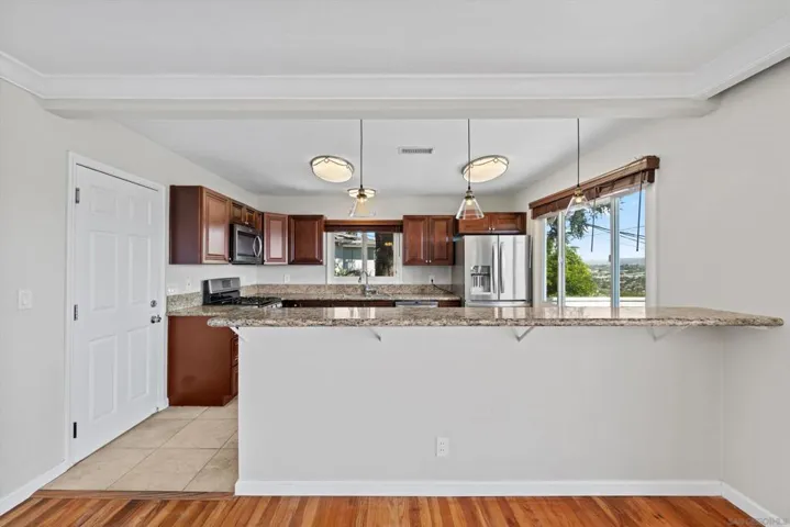 4258 Summit Dr, La Mesa, California 91941