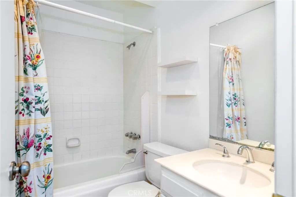 Hallway full bathroom