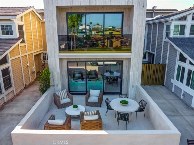 505 17th Street, Huntington Beach, California 92648