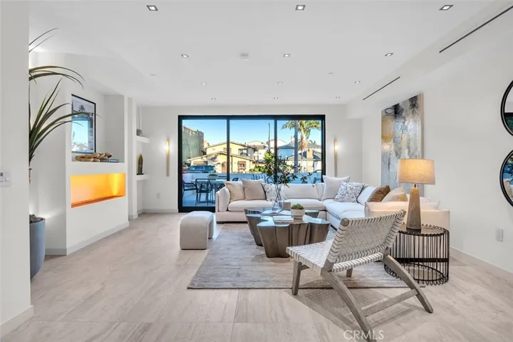 505 17th Street, Huntington Beach, California 92648