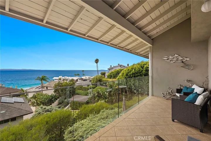 OUTDOOR PATIO DECK OFF LIVING ROOM