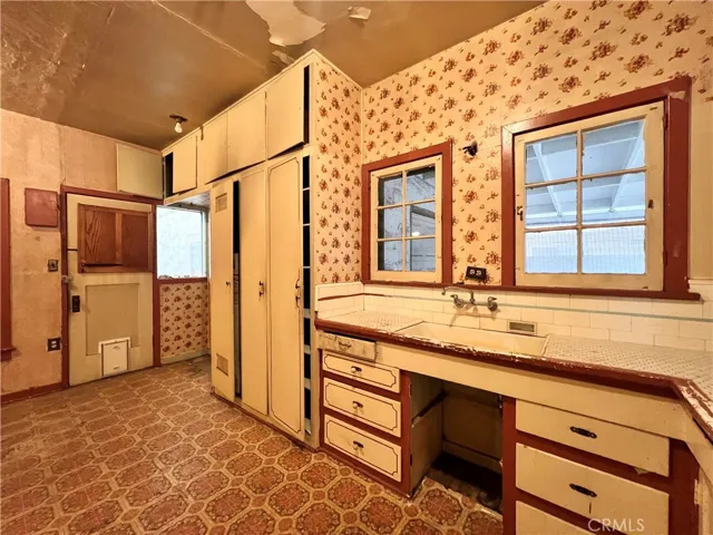 637 San Francisco, Pomona, California 91767
