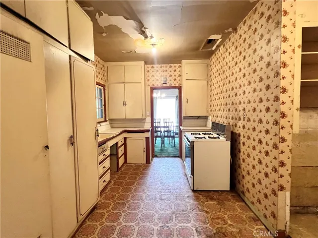 637 San Francisco, Pomona, California 91767