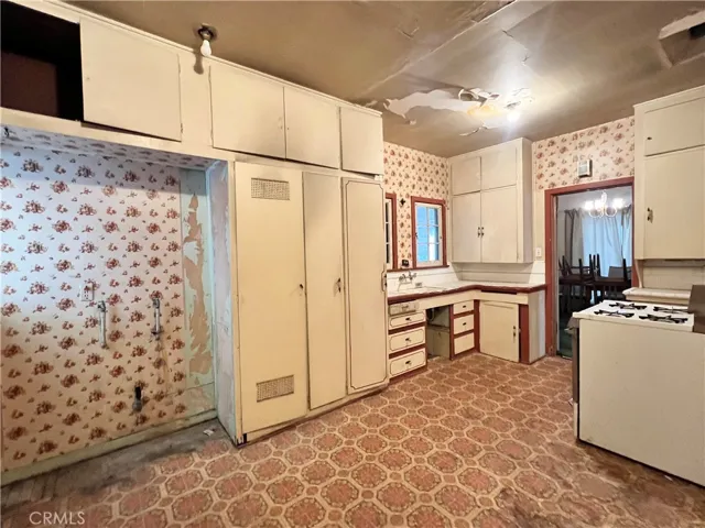 637 San Francisco, Pomona, California 91767