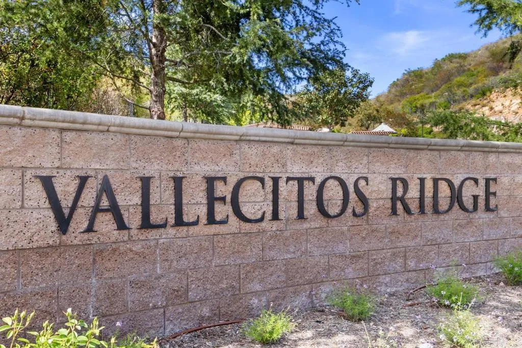 Convenient to colleges, shopping & freeways