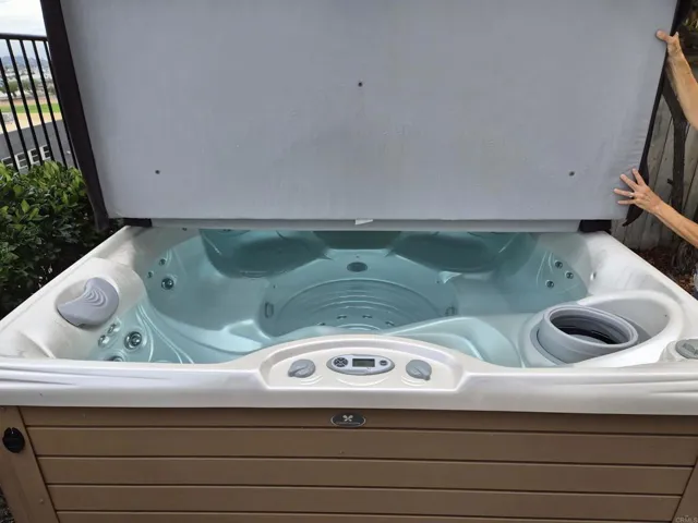 Patio long distance views from private tub :)
