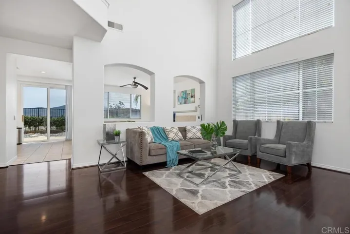 Vailted 18 foot high ceilings!