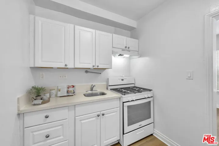 2694 James M Wood Boulevard, Los Angeles, California 90006