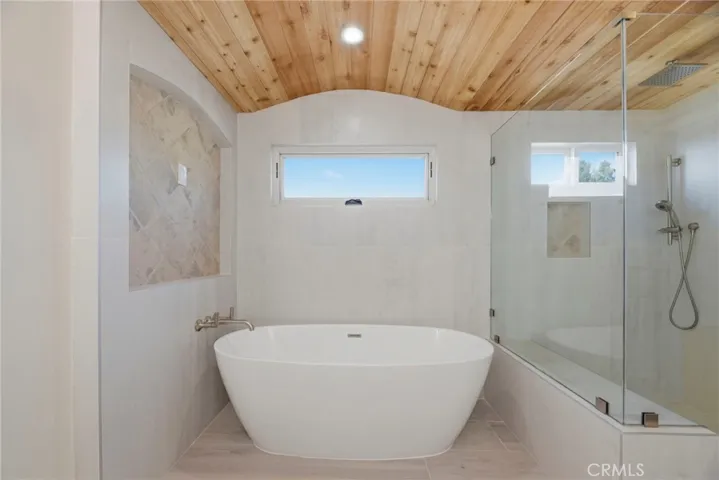 Master bathroom tub