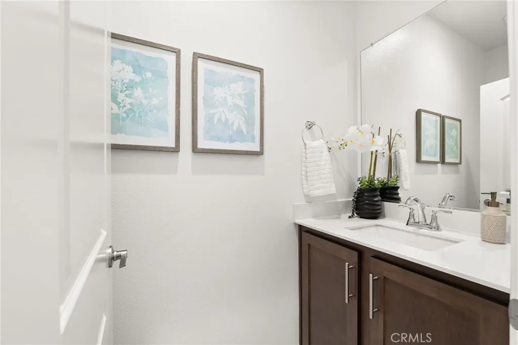 downstairs half guest bath
