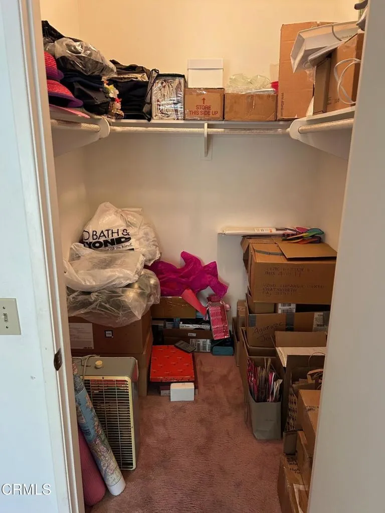 7135 Woodlake - closet