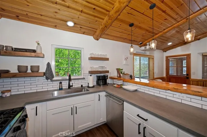 42577 Falcon Avenue, Big Bear Lake, California 92315