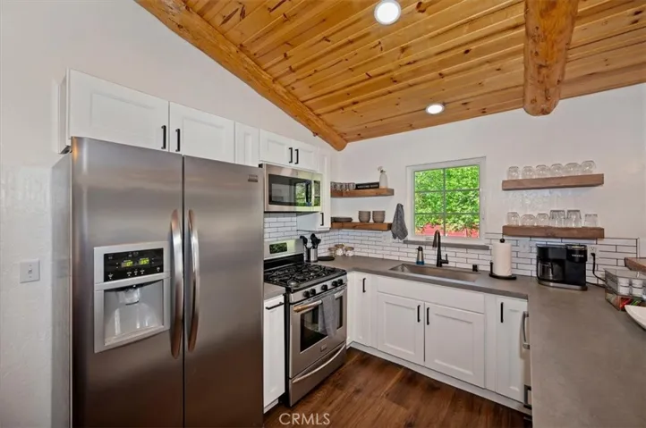 42577 Falcon Avenue, Big Bear Lake, California 92315