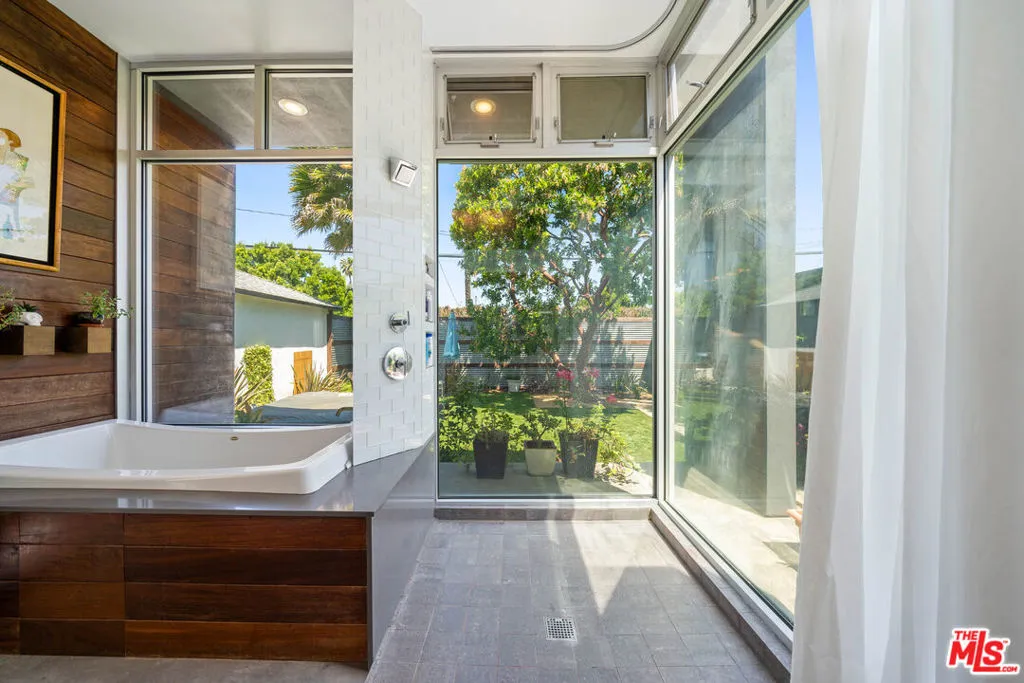 Modern bathroom featuring a bu