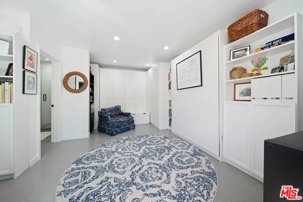 Multi-purpose room featuring w